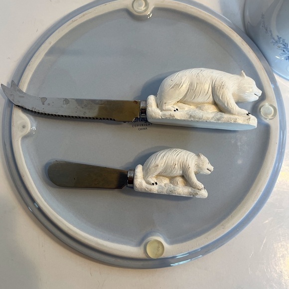 Pfaltzgraff Winter Frost Cheese Tray and Dip Set with Knife and Spreader - Picture 6 of 10